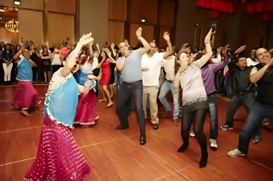 Watch Bollywood Dance Video